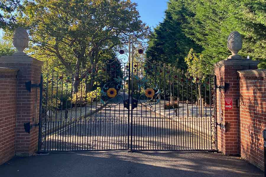 The entrance gates to Oakleigh Park residential park.